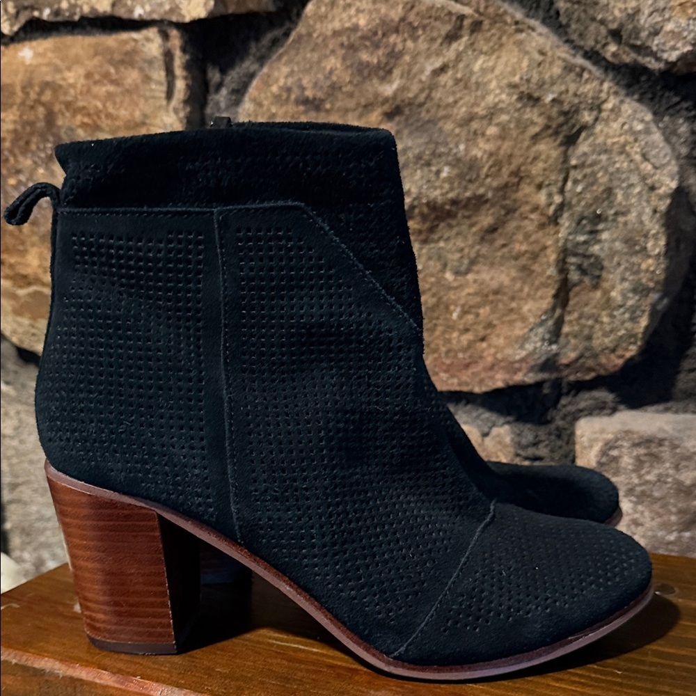 Tom’s size‎ 8.5 Black heeled Ankle Booties
